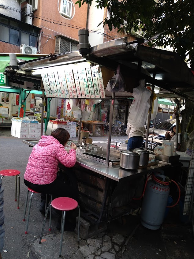 泰順街大樹下甜品攤