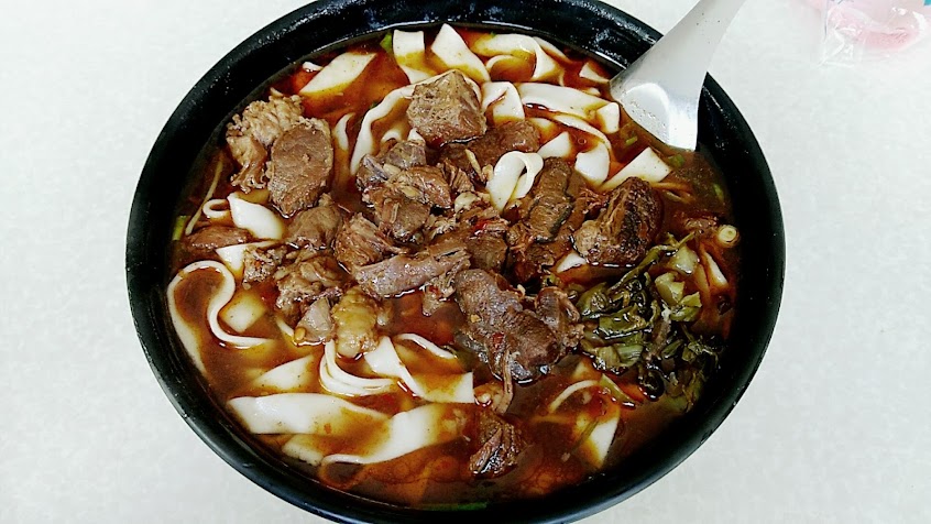 紅中青發白板麵食館