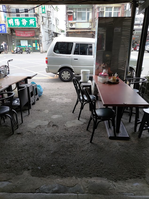 僑愛四川牛肉麵