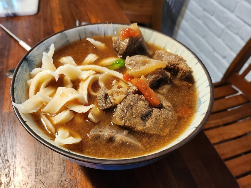 番茄刀削牛肉麵