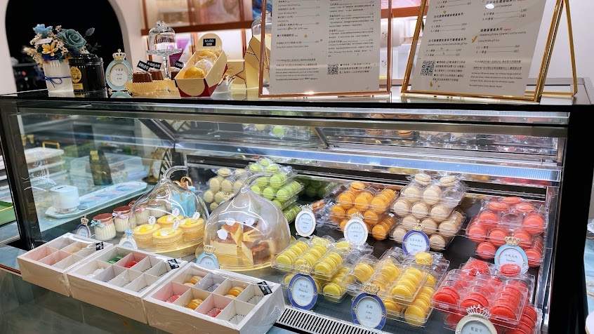 甜盒子 S. Pâtisserie | 義 法 甜點｜新北 新店 捷運 區公所站 推薦 巷弄 必吃 生日 約會 精品 下午茶｜咖啡 蛋糕 飲｜馬卡龍 可麗露 慕斯 閃電泡芙 專賣店