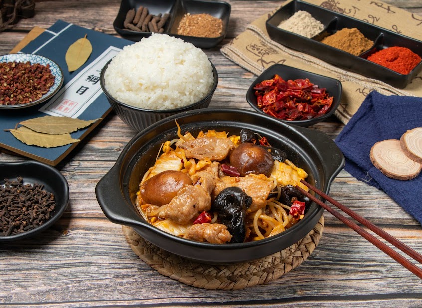 極·黃燜雞米飯 汐止康寧店-汐止中式餐廳|黃燜雞推薦|麻辣餐廳|特色美食|必吃中式|在地推薦餐廳