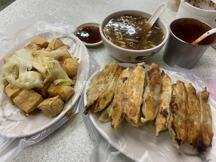 四川牛肉麵 鍋貼 臭豆腐