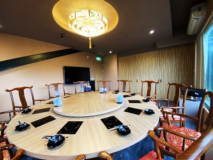 魚路小棧精緻鍋物|蔬菜放題|冰淇淋飲料放題|寵物友善|唱歌包廂