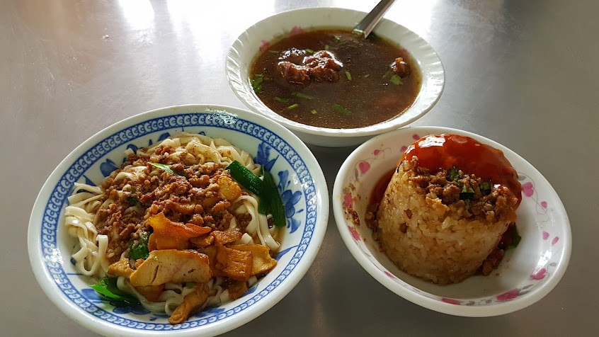 公園對麵-后中筒仔米糕/排骨麵