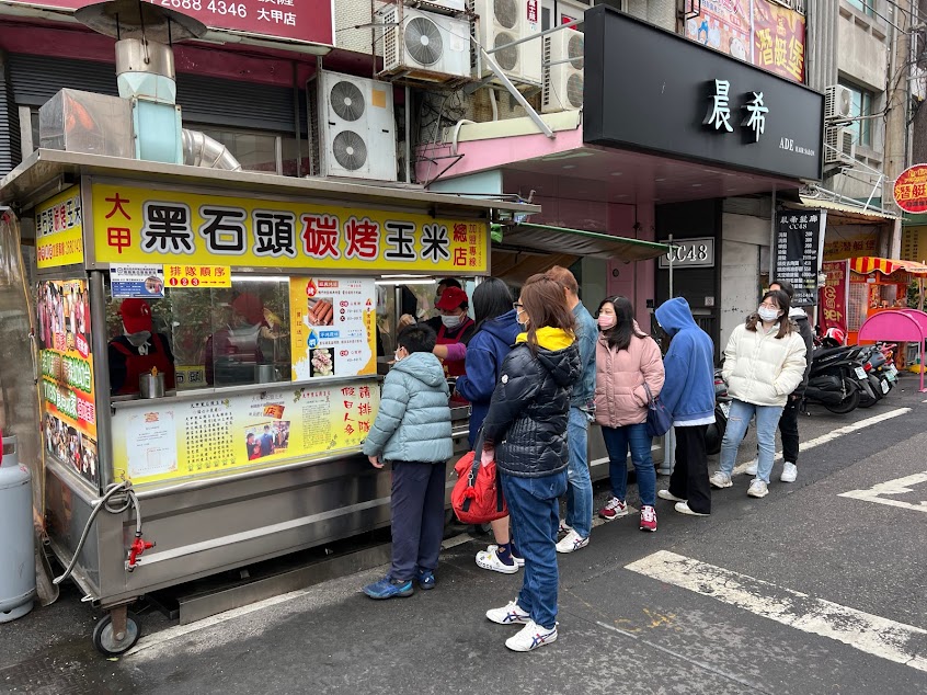 大甲黑石頭碳烤玉米