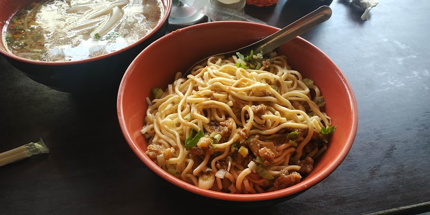 梧棲萬興宮旁老麵店(廟口早麵)