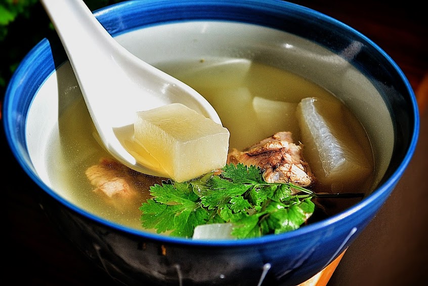 鄭在吃米糕早午餐炒麵豬血湯煎餃