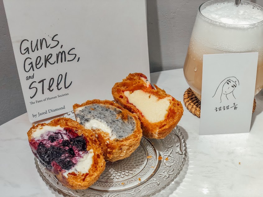 甜甜青｜泡芙．包餡甜甜圈