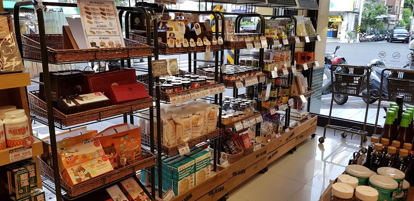 馬可先生烘焙麵包崇學店-台南彌月生日蛋糕伴手禮生乳捲推薦