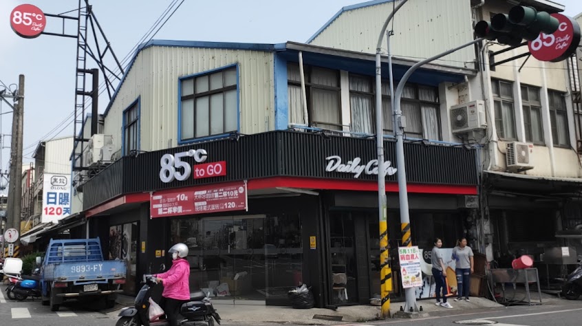 85度C咖啡蛋糕飲料麵包-台南六甲店