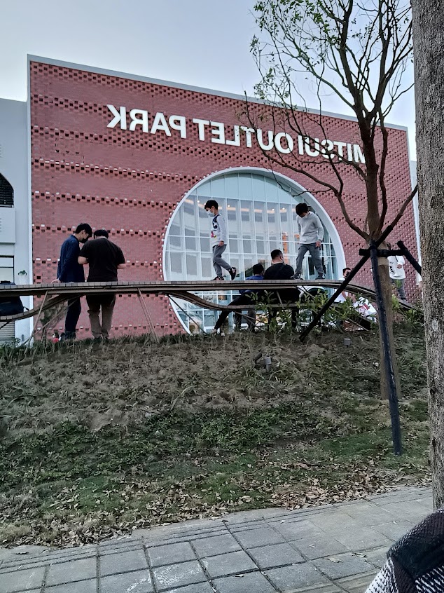 Jiu Zhen Nan HSR Tainan Station Store