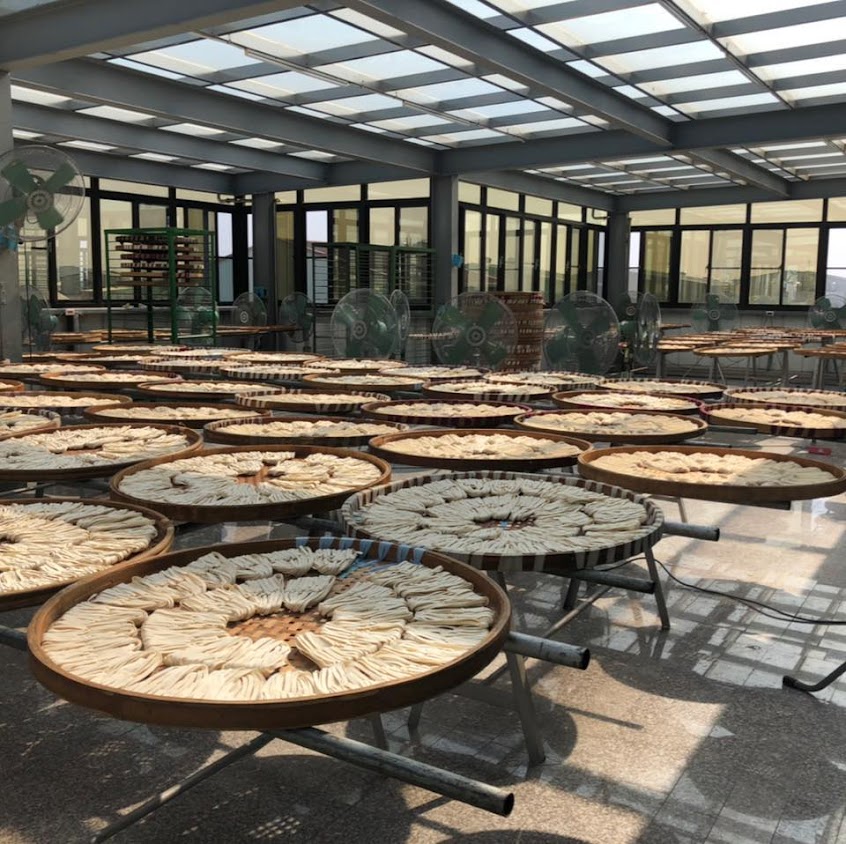 明憲本舖協進製麵廠(中間店家!)