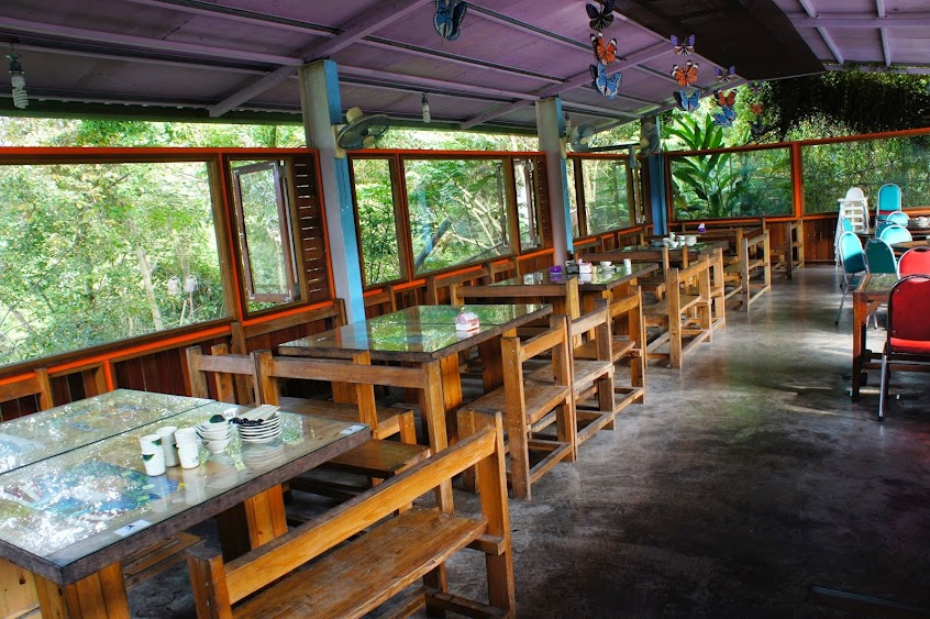 岩頂自然休閒坊