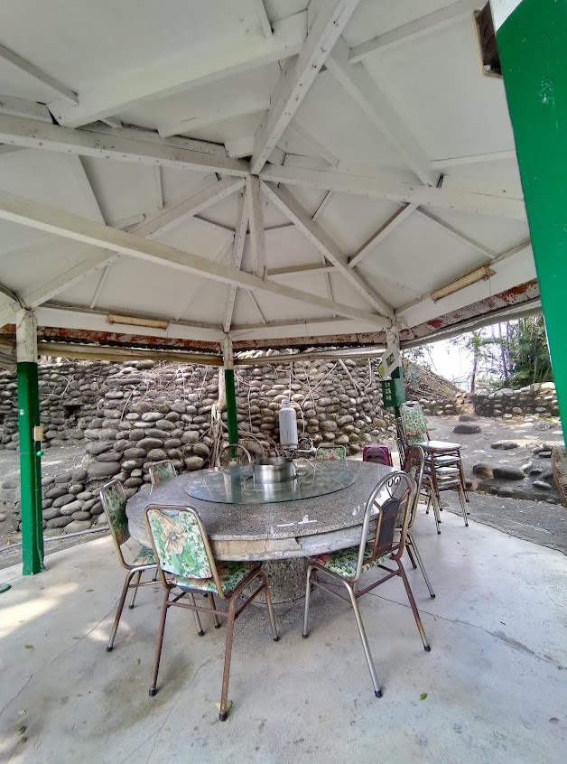 青龍山公園土雞城