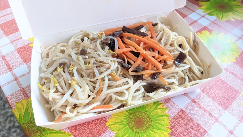 關廟中正路素食鹹粥。炒麵