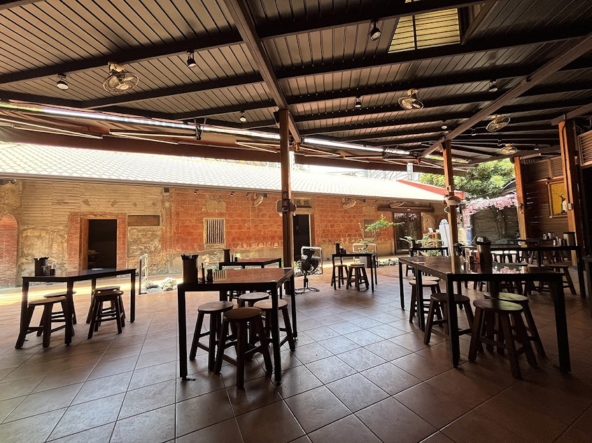 粥老大 – 義大利麵 海鮮粥 土雞粥 鱸魚粥 家庭聚餐 朋友聚餐 高CP值 人氣推薦必吃 熱門打卡餐廳 庭院餐廳 網美景點 特色餐廳 高雄前鎮區美食