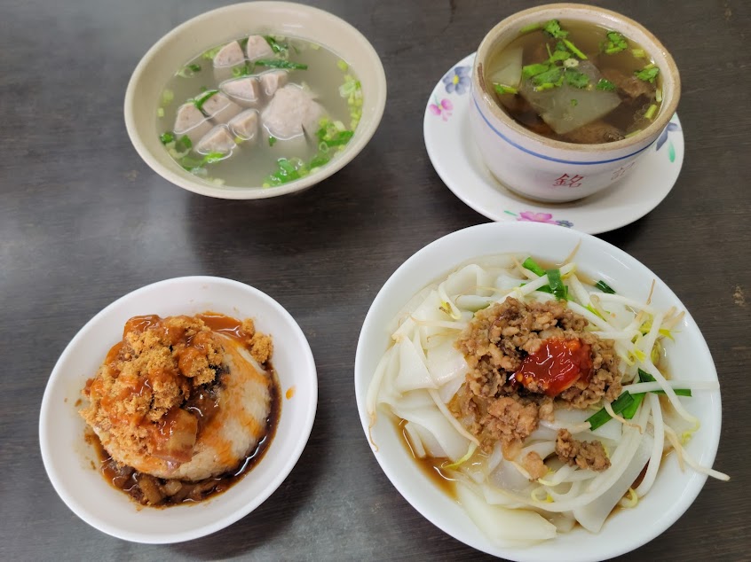 銘記筒仔米糕、排骨酥湯