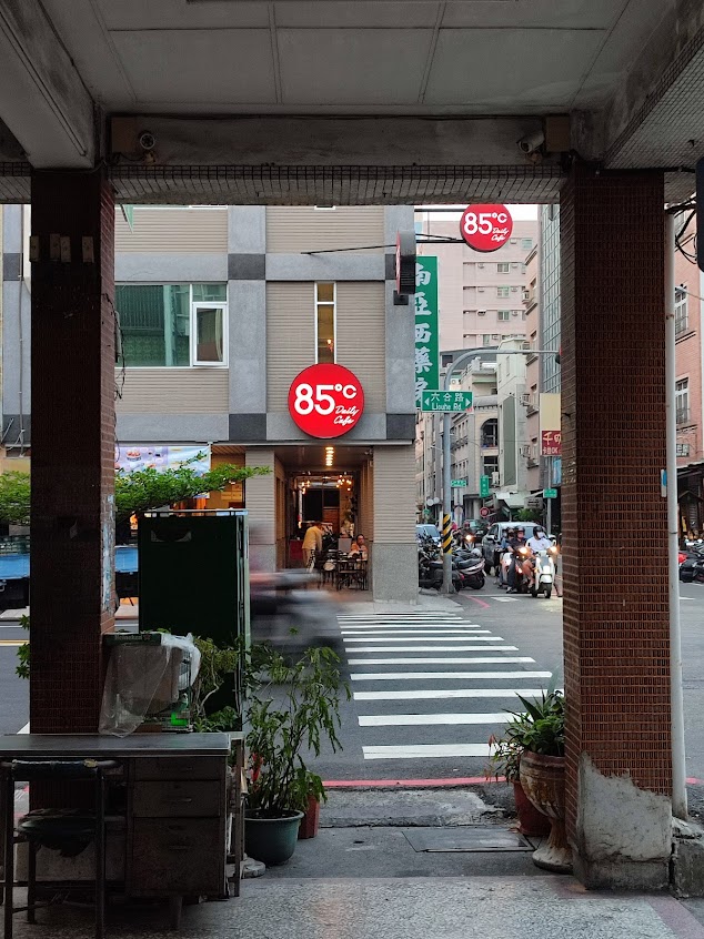 85度C高雄六合店