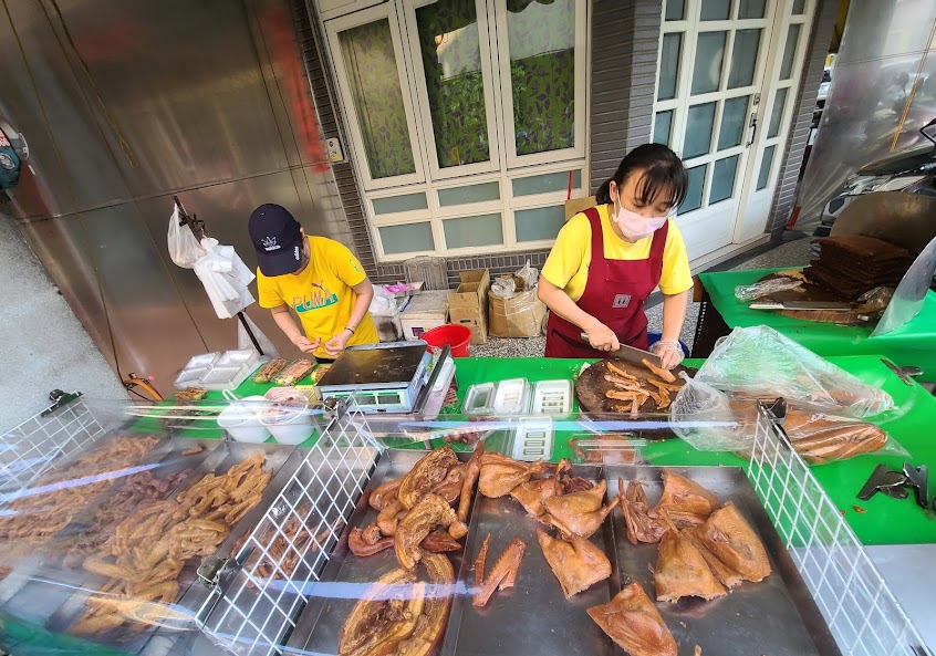 鹽埕 扁嘴之家燻茶鵝