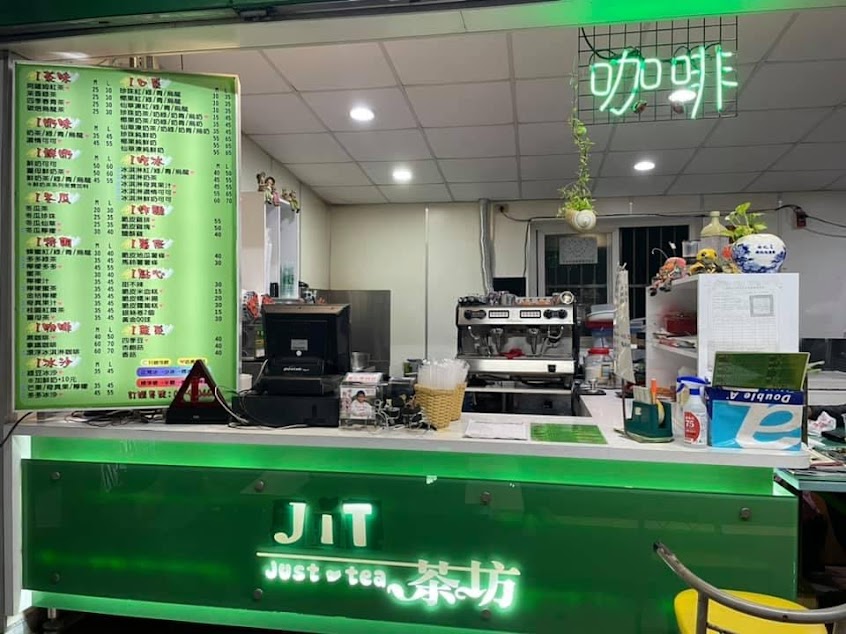JIT茶坊及脆皮雞排等各式炸物（豆花、燒仙草）
