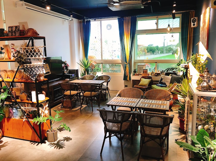 員山美食.咖啡廳推薦【太平山下史忽仔Coffee】港式咖哩.布偶貓午餐下午茶.宜蘭聚餐打卡景點.雞排套餐.檸檬汽水.菊花.玫瑰.伯爵茶