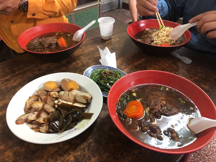 宏品 牛肉麵/火雞肉飯