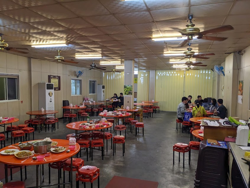 福伯黃金雞-甕仔雞料理餐廳 山產熱炒美食 家庭團體聚餐(平價人氣必吃)