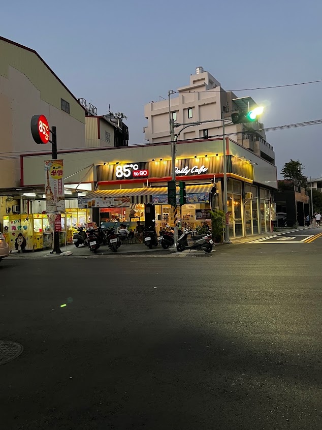 85度C咖啡蛋糕飲料麵包-草屯虎山店