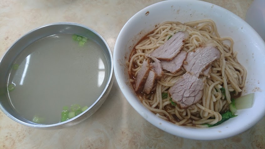 布袋鎮興中市場招牌麵