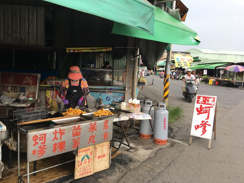 江厝店素滿高麗菜餅。蚵嗲