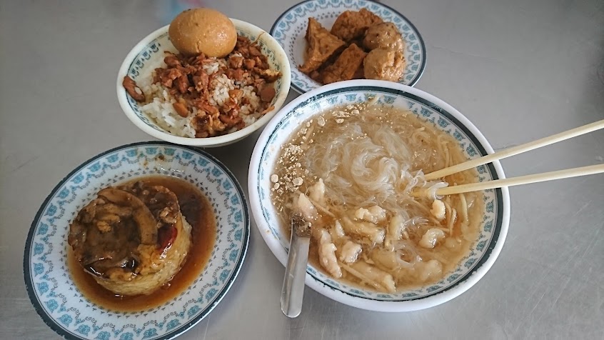 阿隆米糕豬血湯