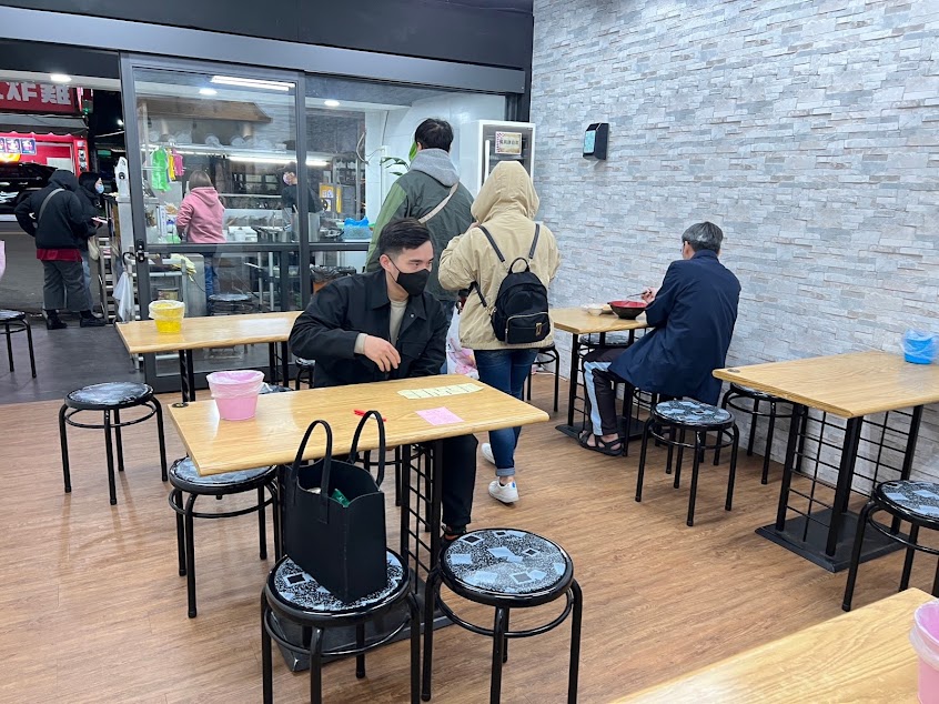 秉旺鍋燒店(台中軍功店)