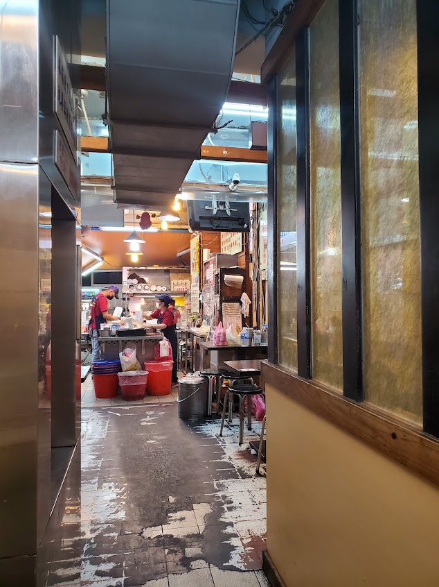 阿鴻知高飯／現煮鱸魚湯／24小時營業／魯肉飯