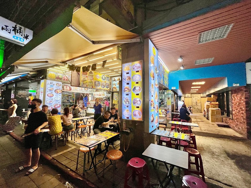 寧夏夜市兩桶半米苔目甜品