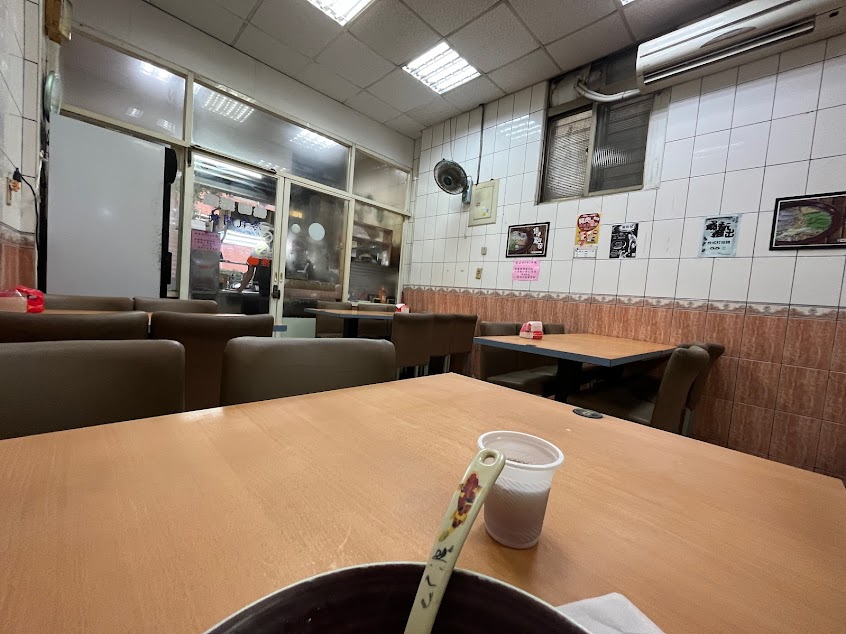 晶彩飯麵館海大店