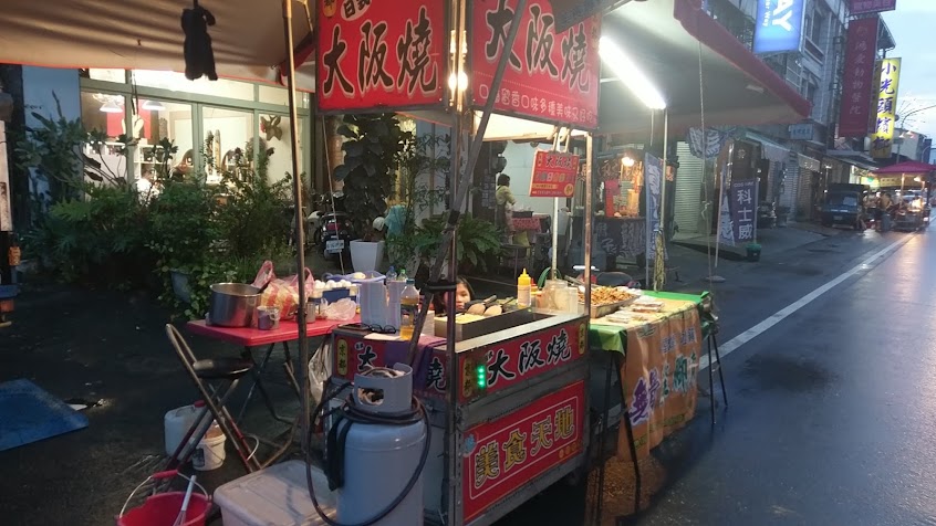 潮州夜市 大阪燒 & 無骨雞腳凍