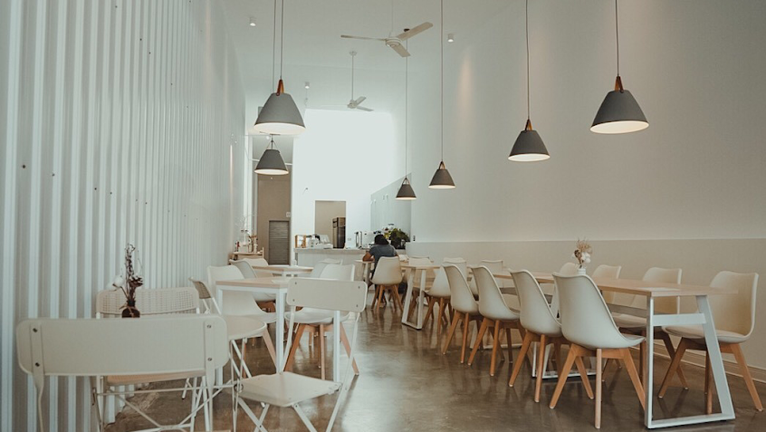 Cafe In White 咖啡白｜恆春咖啡廳｜甜點｜早午餐｜輕食｜客製生日蛋糕｜恆春美食｜寵物友善