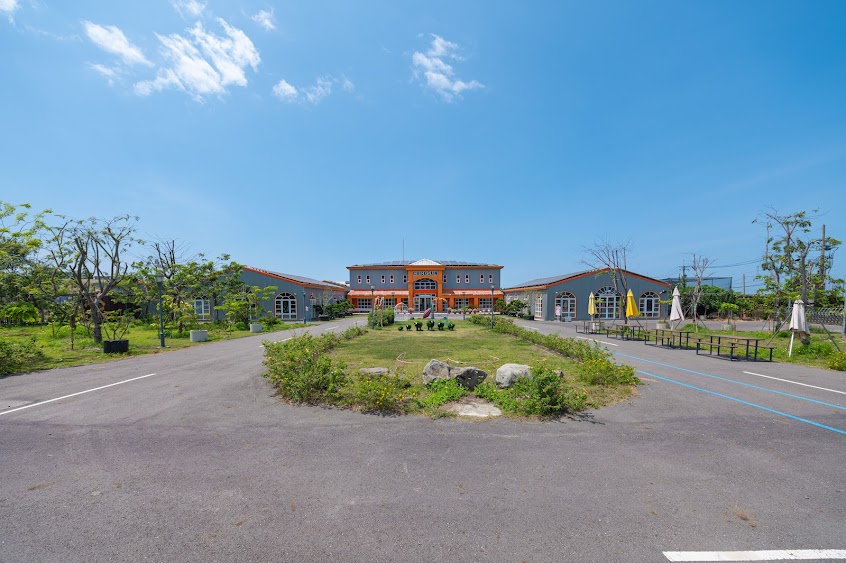 可茵山枋寮旗艦店 COCOSUN-可可巧克力伴手禮 當地特產 熱門好評推薦 特色風味餐 團體合菜大型餐廳 遊覽車團體導覽 休息站 生巧克力 冰淇淋 可可豆粉 親子DIY打卡拍照景點 2023必去旅遊觀光工廠 食尚玩家推薦 PTT Dcard