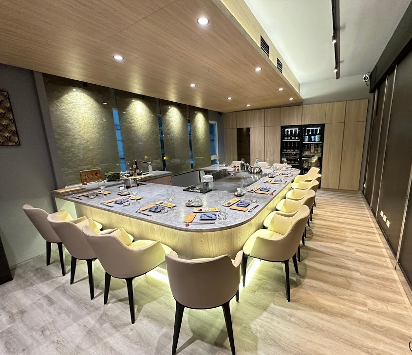 三十而立鮨割烹・鐵板焼き