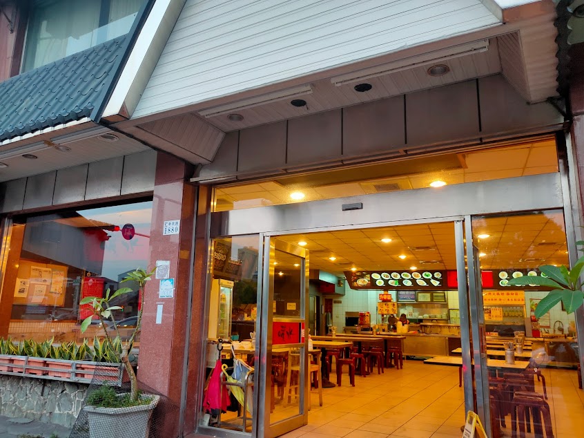 嘉義噴水雞肉飯-新民店