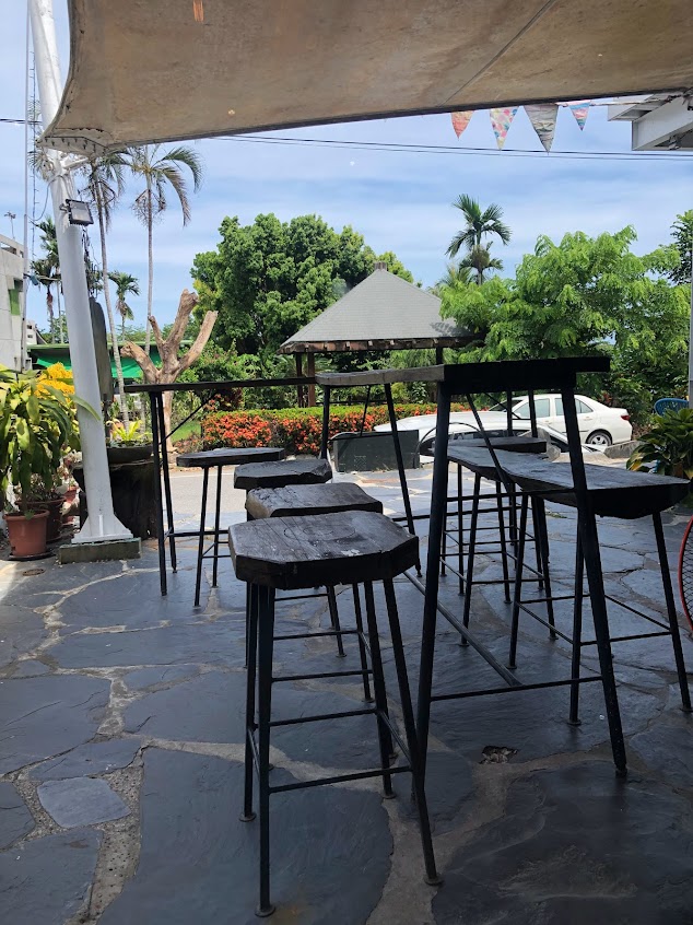 熱帶低氣壓 Low Pressure Restaurant & Guesthouse