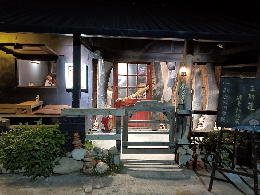 山凹。咖啡 | 精釀啤酒 | 小食 | 藝文展演空間