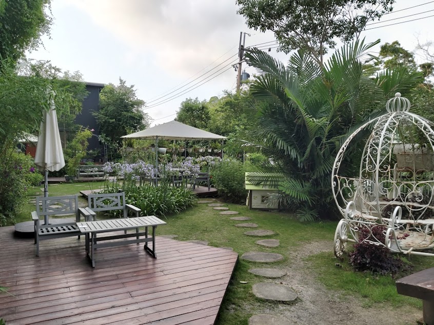 新月梧桐三義店