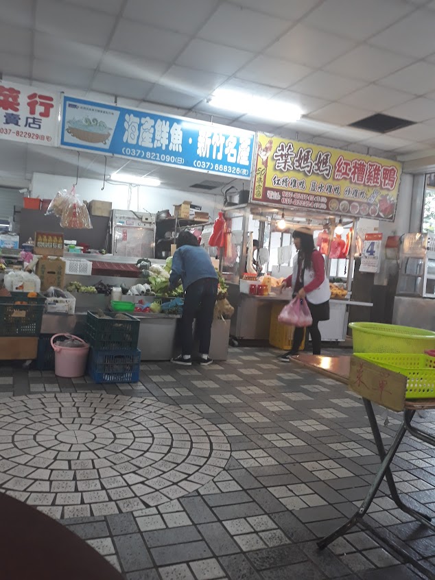 葉媽媽紅槽雞鴨（南庄市場內）