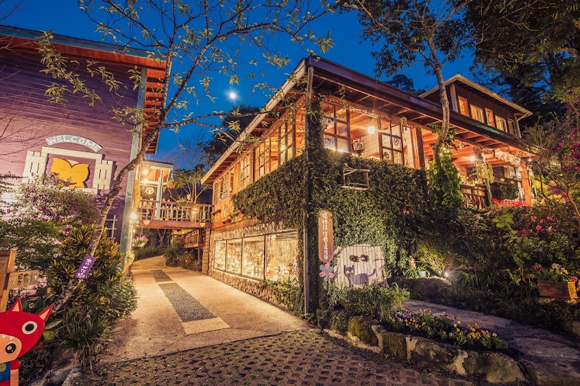 南庄橄欖樹【民宿+咖啡廳】《走進王子公主童話的美拍地》《沒養貓也可以來拍貓》《「橄」於跟她求婚的創意就在橄欖樹民宿》