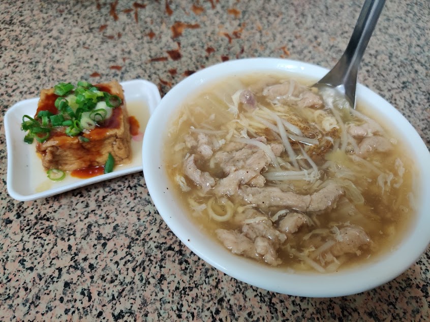 龍小吃攤（佳峰茶坊隔壁）