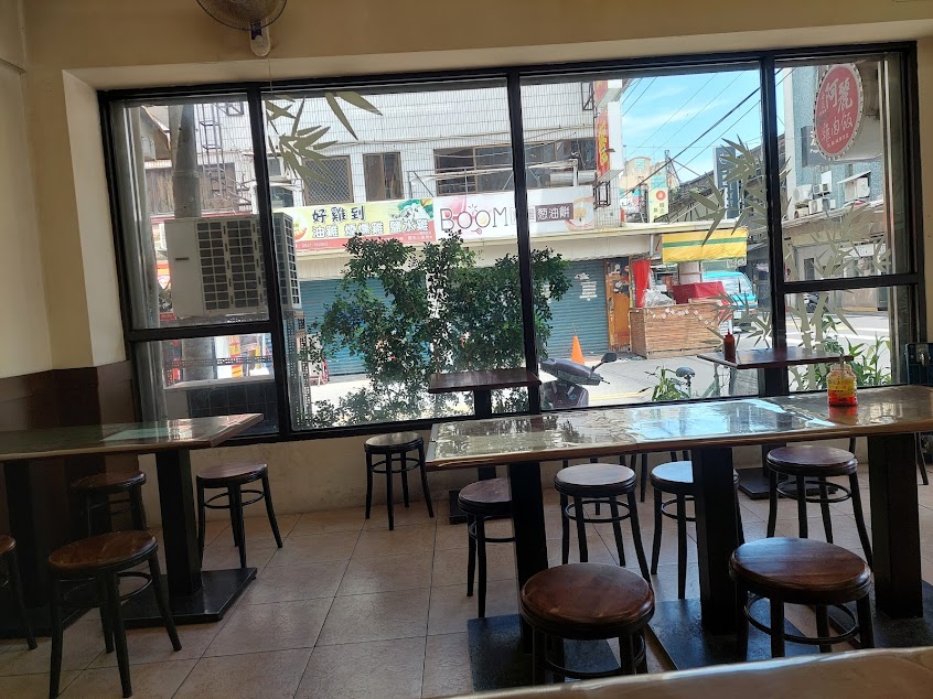 嘉義阿麗雞肉飯虎尾店