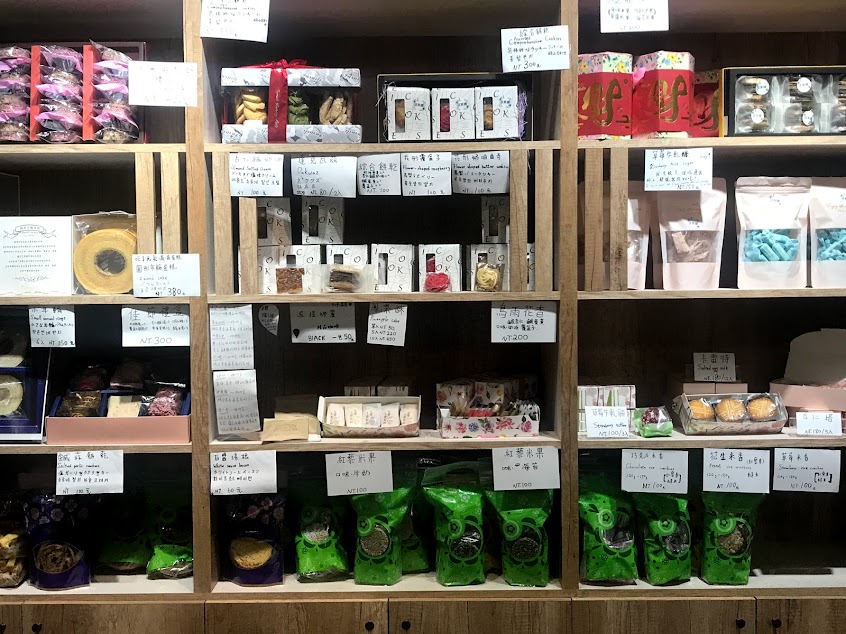 花蓮法芙娜車站店 後站手扶梯上來倒數第三家