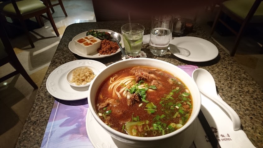 蝶花廳(義式料理.台菜宵夜) – 兄弟大飯店